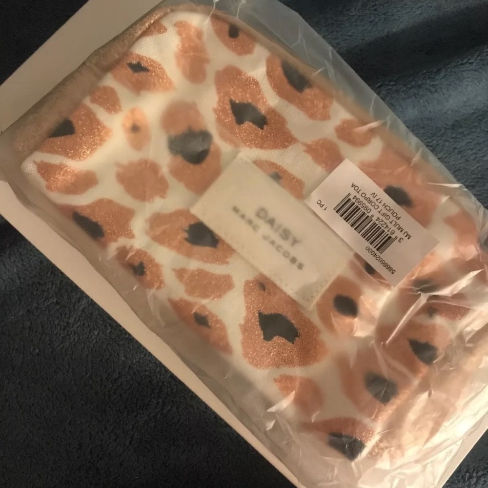 Makeup pouch - Picture 2 of 3